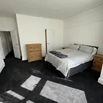 3 Bedroom Garden Apartment Next To Craig-Y-Don Park