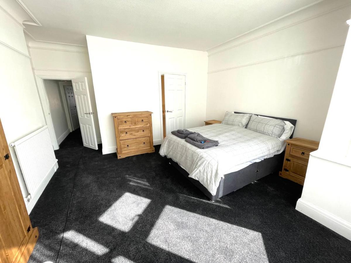 3 Bedroom Garden Next To Craig-y-don Park * Llandudno