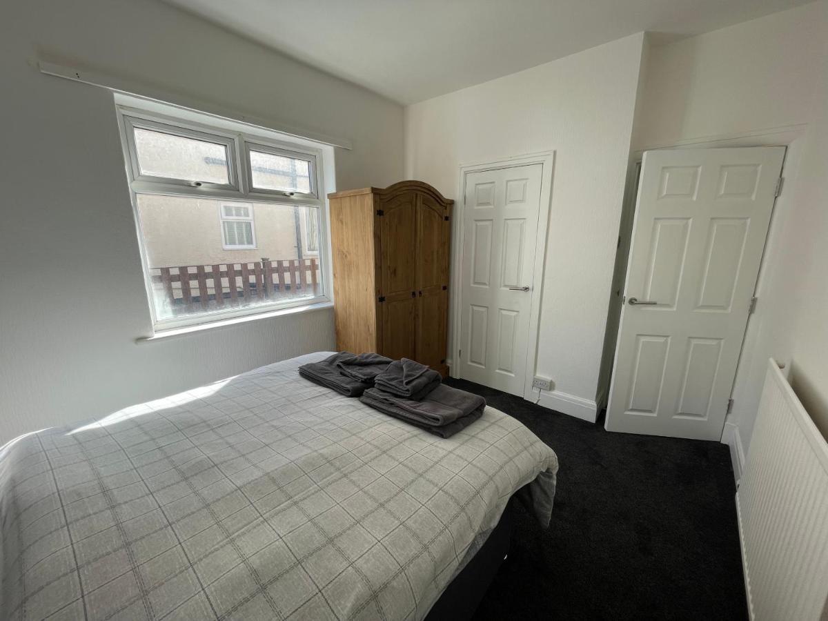 3 Bedroom Garden Next To Craig-y-don Park *
