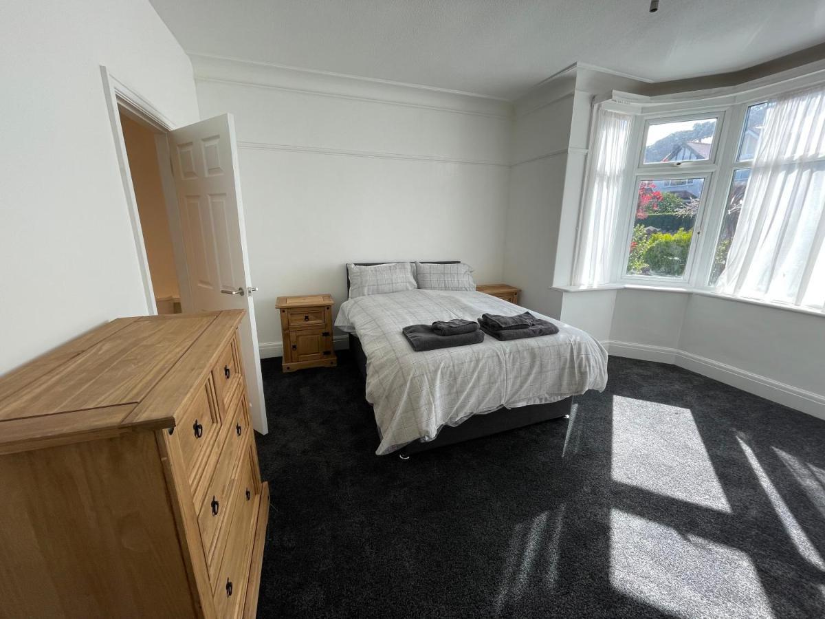 3 Bedroom Garden Next To Craig-y-don Park
