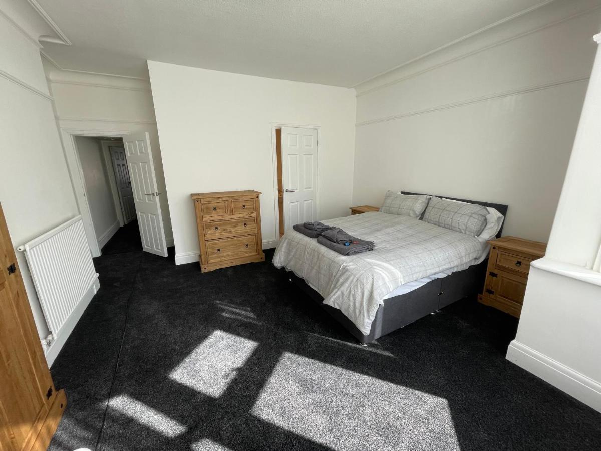 3 Bedroom Garden Next To Craig-y-don Park Apartment