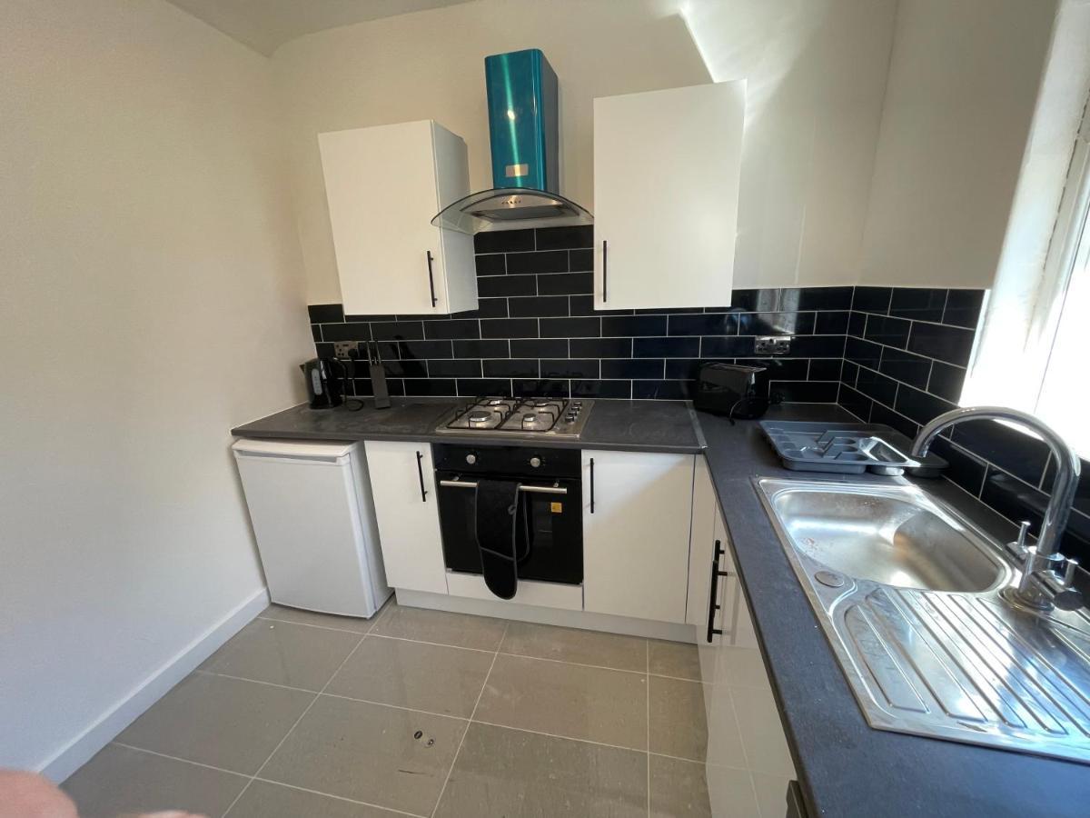 Apartment 3 Bedroom Garden Next To Craig-y-don Park *